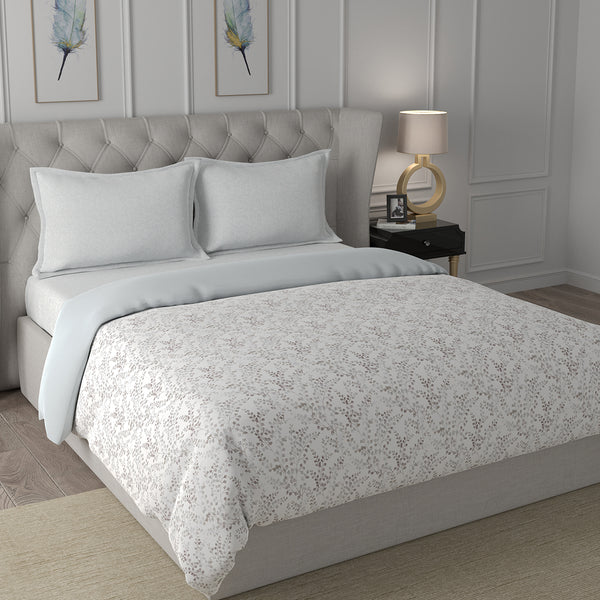 Hermosa Exotic Bouquet Foliage Blue Quilt