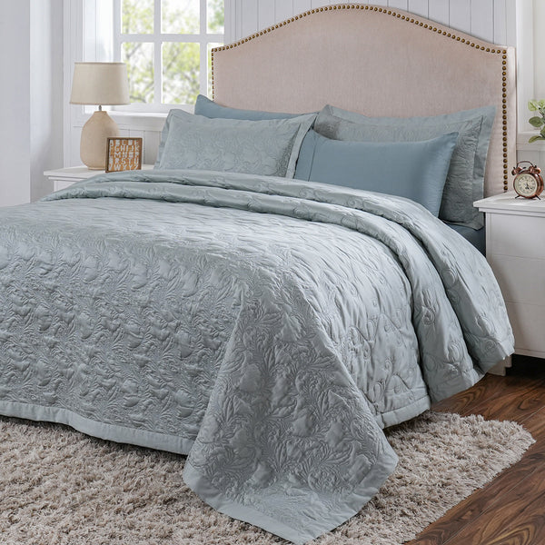 Classical Ornate Twirls & Swirls Quilt/Quilted Bed Cover Gold