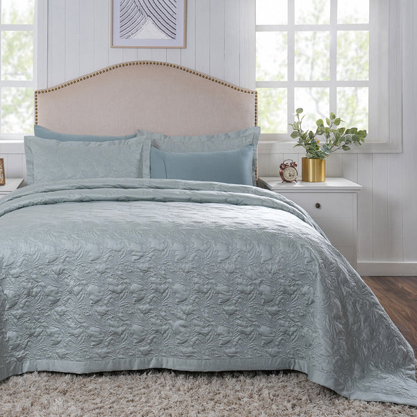 Classical Ornate Twirls & Swirls Quilt/Quilted Bed Cover Blue