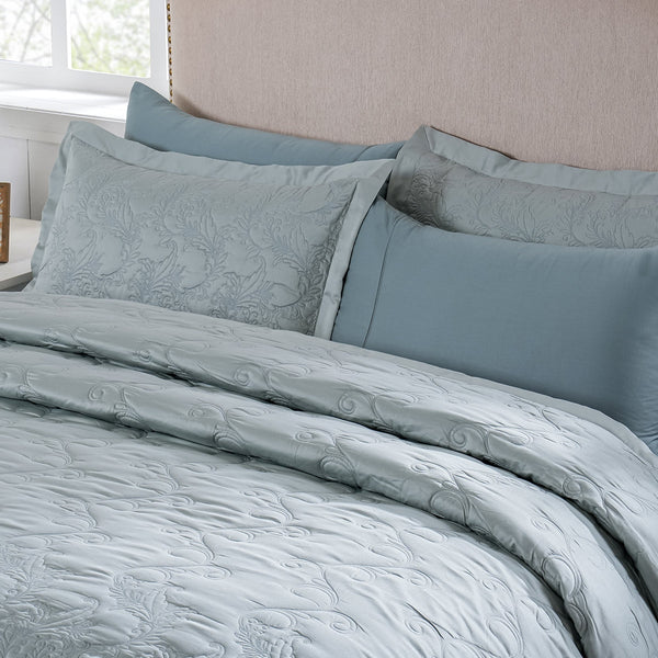 Classical Ornate Twirls & Swirls Quilt/Quilted Bed Cover Blue