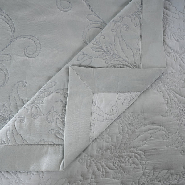Classical Ornate Twirls & Swirls Quilt/Quilted Bed Cover Blue