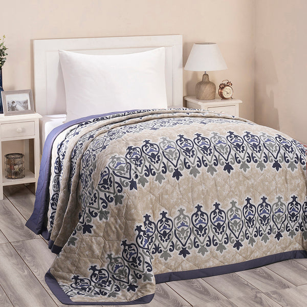Nouveau Tradition Kaleen Global Light Weight Extreme Winter Quilt Red